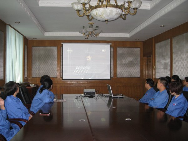 PA视讯·(中国区)真人官方网站制药集团组织职工收看<br />“纪念中国人民抗日战争暨世界反法西斯战争胜利70周年大会和阅兵仪式”<br />