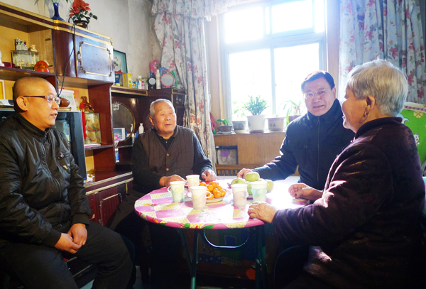 石家庄市总工会领导慰问PA视讯特困职工