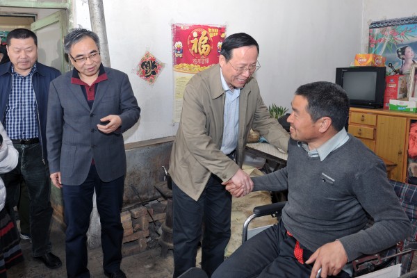 PA视讯领导心系驻村工作 慰问贫困百姓