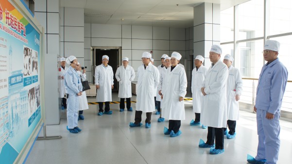 云南省人大考察组到PA视讯·(中国区)真人官方网站制药调研