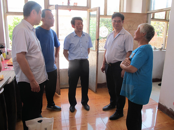 公司领导到阳原县慰问“一对一“结对帮扶群众